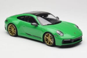Porsche 911 992 Carrera 4S Python Green Minichamps 1:18 155067325 Metal - imagem 4 de 6
