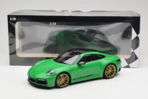 Porsche 911 992 Carrera 4S Python Green Minichamps 1:18 155067325 Metal - imagem 6 de 6