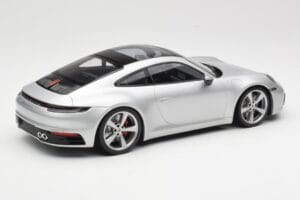 Porsche 911 992 Carrera 4S Prateado Minichamps 1:18 155067322 Metal - imagem 2 de 6