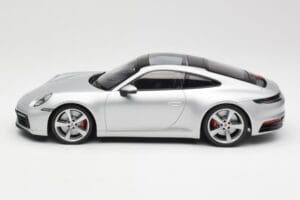 Porsche 911 992 Carrera 4S Prateado Minichamps 1:18 155067322 Metal - imagem 3 de 6