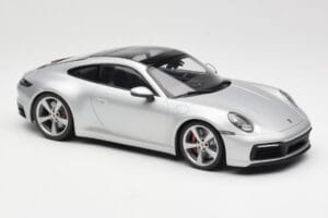 Porsche 911 992 Carrera 4S Prateado Minichamps 1:18 155067322 Metal - imagem 4 de 6