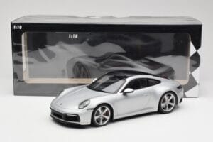 Porsche 911 992 Carrera 4S Prateado Minichamps 1:18 155067322 Metal - imagem 6 de 6