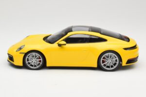 Porsche 911 992 Carrera 4S Amarelo Minichamps 1:18 155067320 Metal - imagem 3 de 6