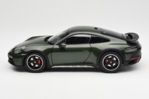 Porsche 911 992 Dakar Oak Verde Metálico Norev 1:18 187241 Metal - imagem 4 de 9