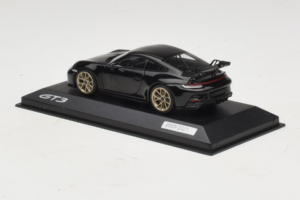 Porsche 911 992 GT3 Preto Com Jantes Douradas Minichamps 1:43 WAP0201520M007 Metal - imagem 3 de 4