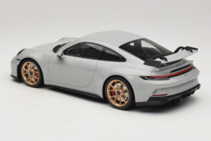 Porsche 911 992 GT3 Chalk Jantes Douradas Minichamps 1:18 117069001 Metal - imagem 5 de 6