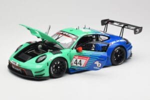 Porsche 911 992 GT3 R Falken #44 D. Eriksson / T. Heinemann 24 Hours of Nurburgring 2023 Minichamps 1:18 113236344 Metal - imagem 2 de 8