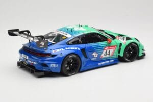 Porsche 911 992 GT3 R Falken #44 D. Eriksson / T. Heinemann 24 Hours of Nurburgring 2023 Minichamps 1:18 113236344 Metal - imagem 3 de 8