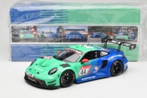 Porsche 911 992 GT3 R Falken #44 D. Eriksson / T. Heinemann 24 Hours of Nurburgring 2023 Minichamps 1:18 113236344 Metal - imagem 8 de 8