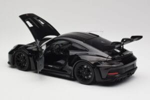 Porsche 911 992 GT3 RS Preto & Jantes Pretas Concept Minichamps 1:18 911992003 Metal - imagem 5 de 8