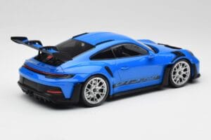Porsche 911 992 GT3 RS Azul & Rodas Prata & Decor Preto Minichamps 1:18 153062234 Metal - imagem 2 de 6