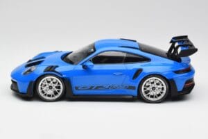 Porsche 911 992 GT3 RS Azul & Rodas Prata & Decor Preto Minichamps 1:18 153062234 Metal - imagem 3 de 6