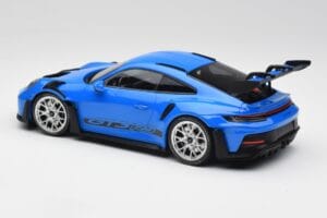 Porsche 911 992 GT3 RS Azul & Rodas Prata & Decor Preto Minichamps 1:18 153062234 Metal - imagem 5 de 6