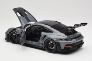 Porsche 911 992 GT3 RS Crayon Weissach Package & Black Wheels Minichamps 1:18 110062024 Metal - imagem 5 de 8
