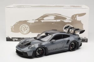 Porsche 911 992 GT3 RS Crayon Weissach Package & Black Wheels Minichamps 1:18 110062024 Metal - imagem 8 de 8