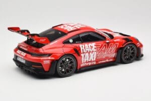 Porsche 911 992 GT3 RS Getspeed Race Taxi Guards Red Minichamps 1:18 110062040 Metal - imagem 3 de 8
