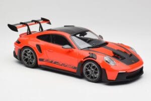 Porsche 911 992 GT3 RS Guards Laranja & Jantes Prateadas Minichamps 1:18 911992002 Metal - imagem 4 de 6