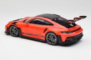 Porsche 911 992 GT3 RS Guards Laranja & Jantes Prateadas Minichamps 1:18 911992002 Metal - imagem 5 de 6