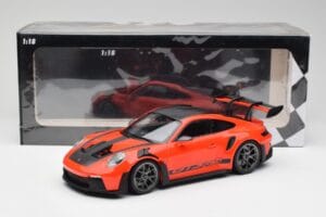 Porsche 911 992 GT3 RS Guards Laranja & Jantes Prateadas Minichamps 1:18 911992002 Metal - imagem 6 de 6
