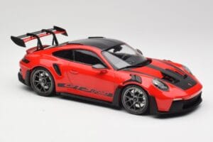 Porsche 911 992 GT3 RS Guards Vermelho & Rodas Prata Weissach Package Minichamps 1:18 153062246 Metal - imagem 4 de 6