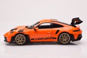 Porsche 911 992 GT3 RS Gulf Laranja Norev 1:18 187360 Metal - imagem 4 de 8
