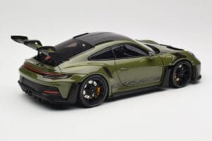 Porsche 911 992 GT3 RS Nato Olive & Black Wheels Minichamps 1:18 110062027 Metal - imagem 3 de 8