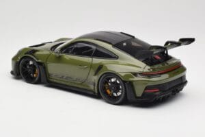 Porsche 911 992 GT3 RS Nato Olive & Black Wheels Minichamps 1:18 110062027 Metal - imagem 7 de 8
