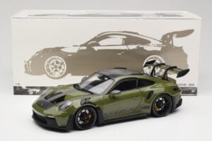 Porsche 911 992 GT3 RS Nato Olive & Black Wheels Minichamps 1:18 110062027 Metal - imagem 8 de 8