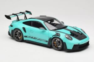 Porsche 911 992 GT3 RS Python Green & Dark Silver Wheels Minichamps 1:18 110062026 Metal - imagem 6 de 8
