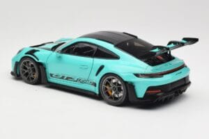 Porsche 911 992 GT3 RS Python Green & Dark Silver Wheels Minichamps 1:18 110062026 Metal - imagem 7 de 8