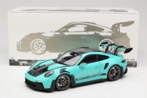 Porsche 911 992 GT3 RS Python Green & Dark Silver Wheels Minichamps 1:18 110062026 Metal - imagem 8 de 8