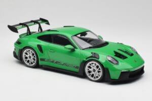 Porsche 911 992 GT3 RS Python Verde & Rodas Prata & Decor Preto Minichamps 1:18 153062235 Metal - imagem 4 de 6