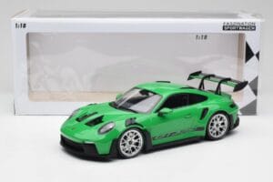 Porsche 911 992 GT3 RS Python Verde & Rodas Prata & Decor Preto Minichamps 1:18 153062235 Metal - imagem 6 de 6