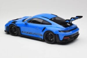 Porsche 911 992 GT3 RS Shark Azul & Rodas Pretas Minichamps 1:18 153062233 Metal - imagem 5 de 6