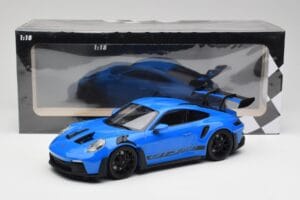 Porsche 911 992 GT3 RS Shark Azul & Rodas Pretas Minichamps 1:18 153062233 Metal - imagem 6 de 6