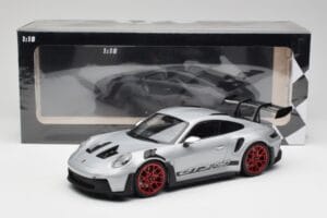 Porsche 911 992 GT3 RS Prata & Rodas Vermelhas Minichamps 1:18 153062241 Metal - imagem 6 de 6
