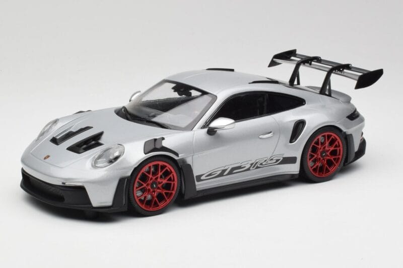 Porsche 911 992 GT3 RS Prata & Rodas Vermelhas Minichamps 1:18 153062241 Metal
