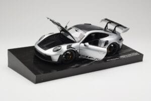 Porsche 911 992 GT3 RS Prateado Weissach Package Minichamps 1:18 110062020 Metal - imagem 3 de 8