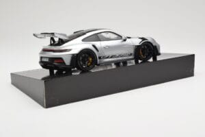 Porsche 911 992 GT3 RS Prateado Weissach Package Minichamps 1:18 110062020 Metal - imagem 4 de 8