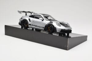 Porsche 911 992 GT3 RS Prateado Weissach Package Minichamps 1:18 110062020 Metal - imagem 6 de 8