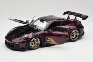 Porsche 911 992 GT3 RS Ultravioleta & Jantes Prata Minichamps 1:18 110062029 Metal - imagem 2 de 8