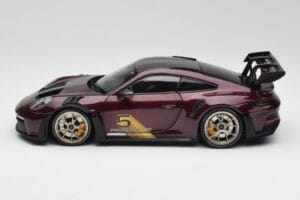 Porsche 911 992 GT3 RS Ultravioleta & Jantes Prata Minichamps 1:18 110062029 Metal - imagem 4 de 8