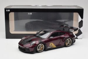 Porsche 911 992 GT3 RS Ultravioleta & Jantes Prata Minichamps 1:18 110062029 Metal - imagem 8 de 8