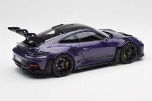 Porsche 911 992 GT3 RS Weissach Package Ultraviolet Norev 1:18 187368 Metal - imagem 3 de 8