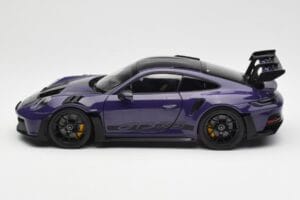 Porsche 911 992 GT3 RS Weissach Package Ultraviolet Norev 1:18 187368 Metal - imagem 4 de 8