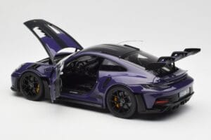 Porsche 911 992 GT3 RS Weissach Package Ultraviolet Norev 1:18 187368 Metal - imagem 5 de 8