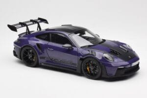 Porsche 911 992 GT3 RS Weissach Package Ultraviolet Norev 1:18 187368 Metal - imagem 6 de 8