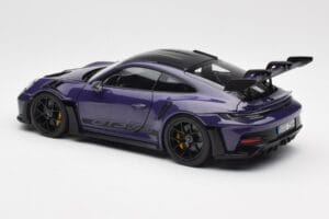 Porsche 911 992 GT3 RS Weissach Package Ultraviolet Norev 1:18 187368 Metal - imagem 7 de 8