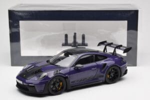Porsche 911 992 GT3 RS Weissach Package Ultraviolet Norev 1:18 187368 Metal - imagem 8 de 8