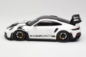 Porsche 911 992 GT3 RS Branco & Rodas Pretas Minichamps 1:18 155062230 Metal - imagem 3 de 6